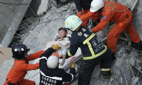 13 жертви след труса в Тайван, дрон засне ужаса