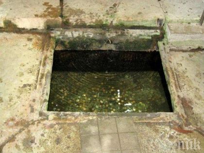 МИСТЕРИЯ! Ледена вода край Пловдив цери слепци