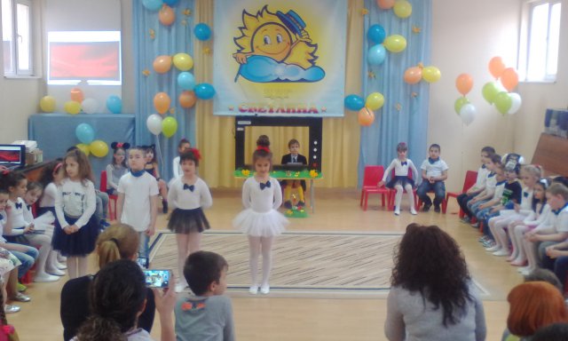 Малчугани станаха журналисти за ден (СНИМКИ и ВИДЕО)