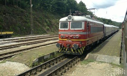 Спряха влаковете между Перник и Драгичево