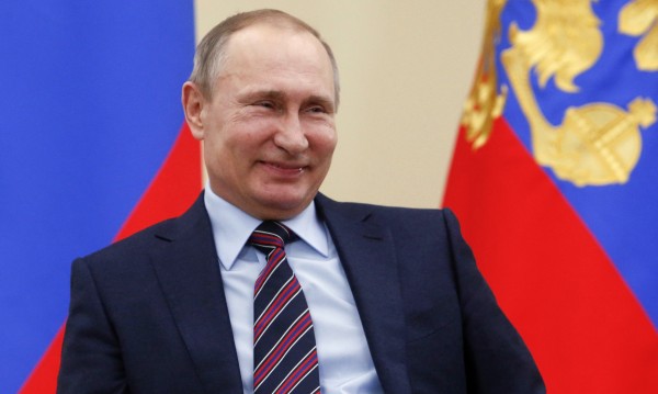 От ляв, по-ляв: Путин се готви за избори