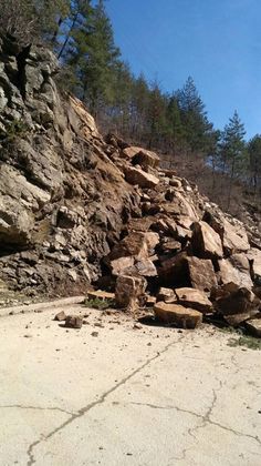 Перник: Временно е ограничено движението път II-623 село Жабляно – град Земен заради срутище
