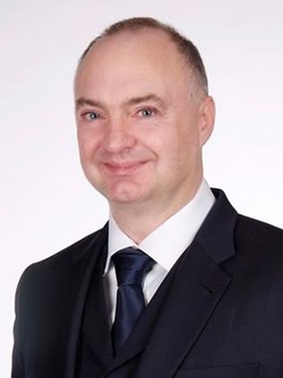 Германски депутати обикалят оградата с Турция