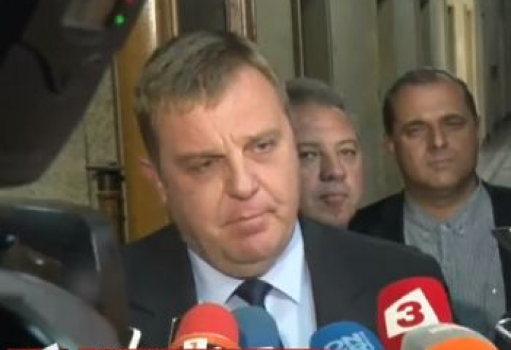 Извънредно! Каракачанов излезе от коалиционния съвет и разкри дали Симеонов е аут от властта