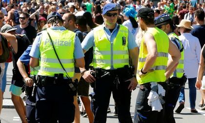 Атака в Швейцария: Мъж подпали вагон, наръга пътници