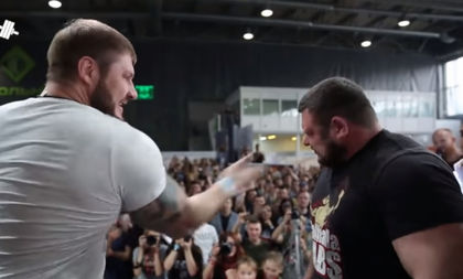 И това е спорт! В Русия си удрят шамари, феновете се радват (ВИДЕО)