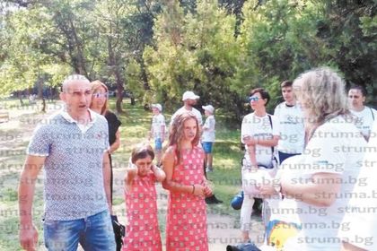 Двукратният световен шампион С. Бързаков доведе в Благоевград семейството си за запалването на олимпийския огън