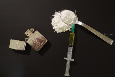 Затвориха икономическия университет в Атина заради наркотици