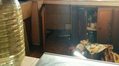 Митничари изловиха 509 литра менте пиячка в тайна изба