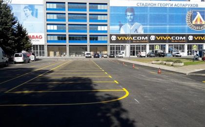Разчертаха парко местата пред Сектор А на