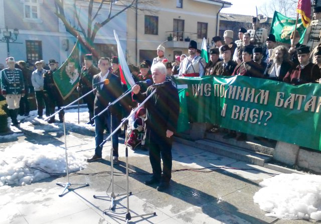 Митингът в Карлово: Не искаме Кунева за министър на образованието!