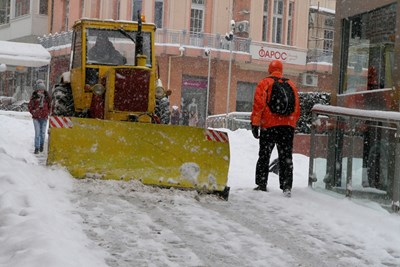 Топят по-бързо снега с нов метод в Пловдив
