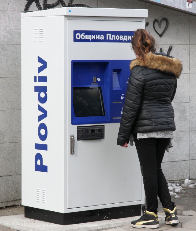 Ето ги автоматите за е-карти в рейса - като банкомати