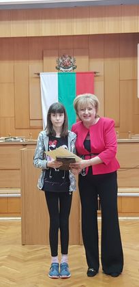 Награди за есе получиха ученици от кмета на Община Стара Загора