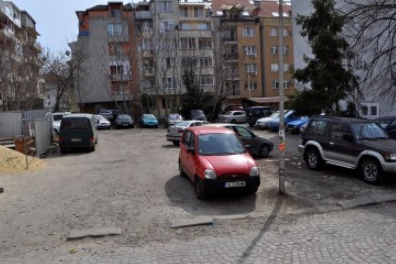 Бургас: Общината иска да строи етажни паркинги в града