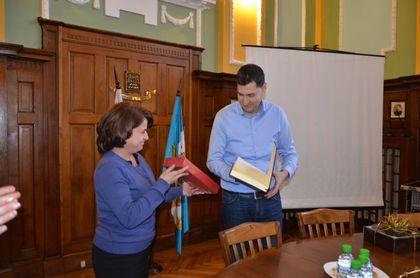 Кметът почерпи и започна да пише „Хрониките на Иван”