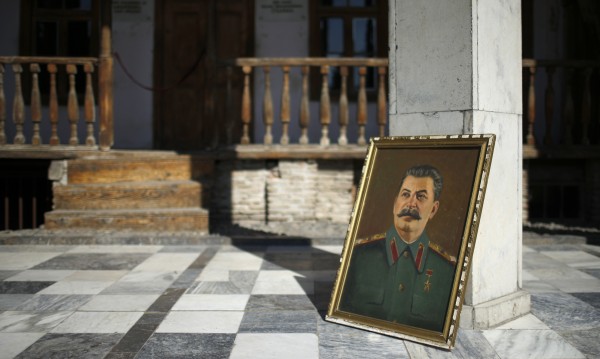Руснаците все по-склонни да оправдават репресиите на Сталин