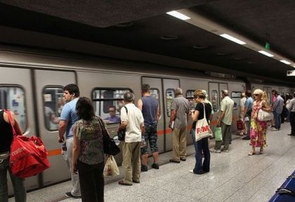 Паника в атинското метро, евакуираха две станции!