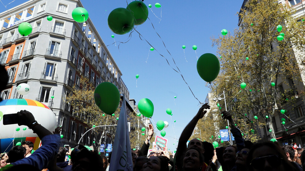 Хиляди испанци демонстрират в Мадрид против абортите