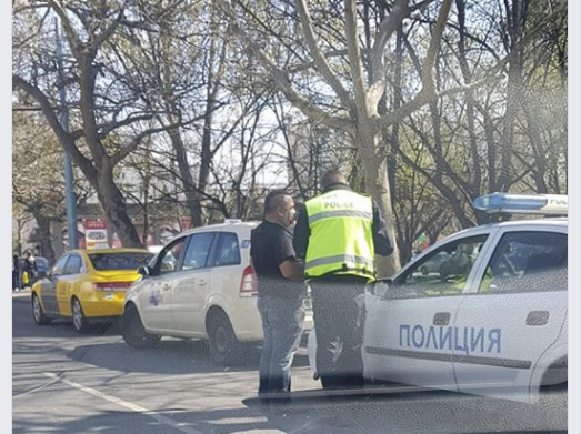 Полиция и прокуратура проверяват таксиметрови компании в Пловдив!