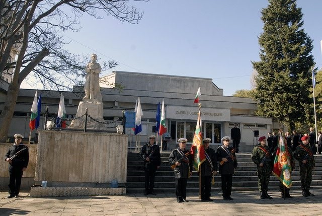 Бургас: Продължава празничната програма в града по повод Деня на Тракия