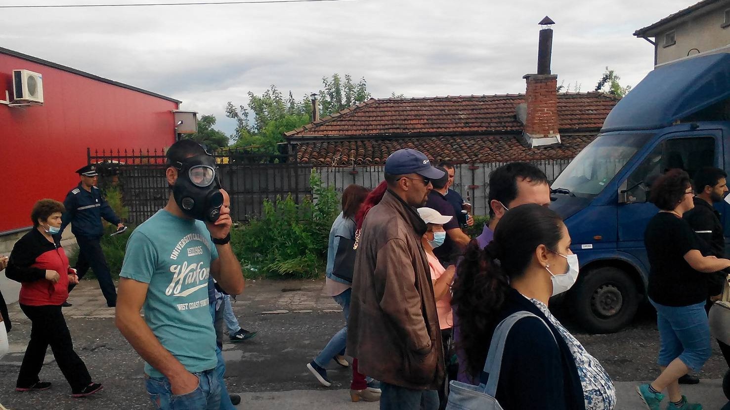 Протестиращите от Труд се срещнаха с екоминистър Димов