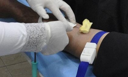 На всеки 3 минути тийнейджърка се заразява със СПИН