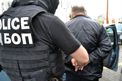 ГДБОП и Икономическа полиция закопчаха четирима при акция на бензиностанция край Пловдив