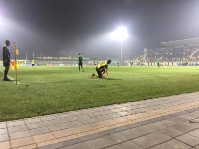 Ботев се изправи, но само за да падне пак