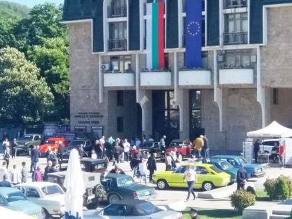 Благоевград: 16-ият ретро парад на автомобили беше официално открит на площад „Македония“