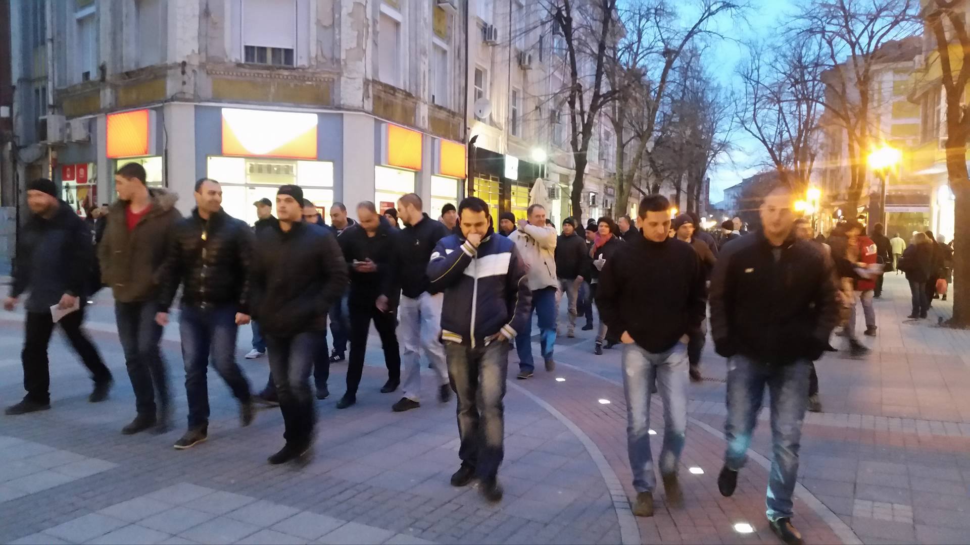 Пловдивските полицаи излязоха на протестно шествие по Главната