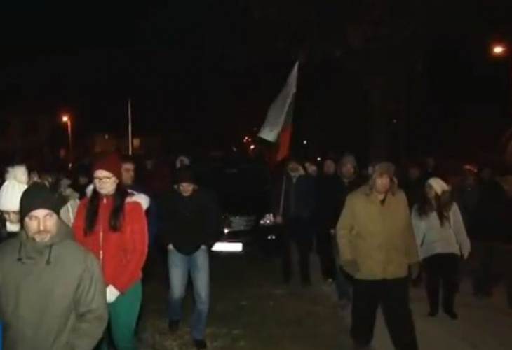Улиците на Войводиново пак почерняха от народ (ВИДЕО)