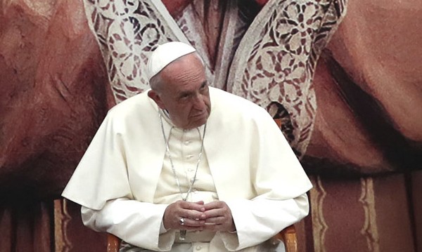 Кардинал се разграничи от папата за педофилията