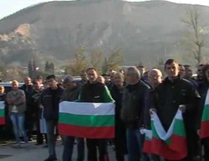 Протест в Кресна срещу настаняването на бежанци в града (ВИДЕО)