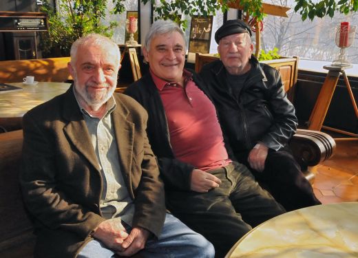 Джеки, Чарли и Джони грабнаха кинонаграда