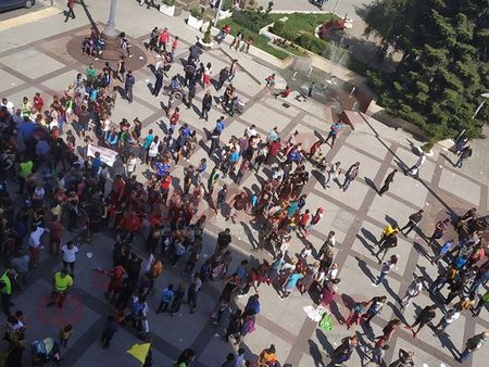 Неочакван обрат! Някой прекрати внезапно стачката на циганите и вече ги изтегля от центъра на Бургас