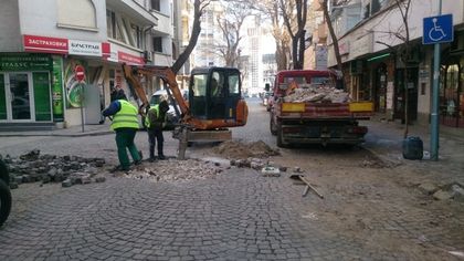 Ремонтират павираните улици в район