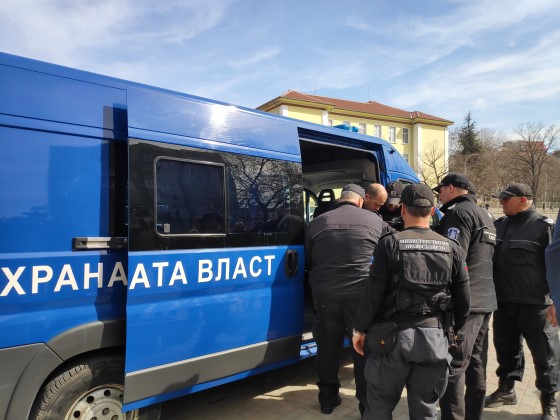 Ванеса Христова, сестра на битото от баща си момиче от Варна: Тя е проблемното дете в семейството
