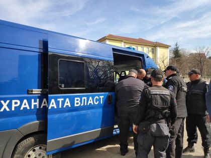 Ванеса Христова, сестра на битото от баща си момиче от Варна: Тя е проблемното дете в семейството