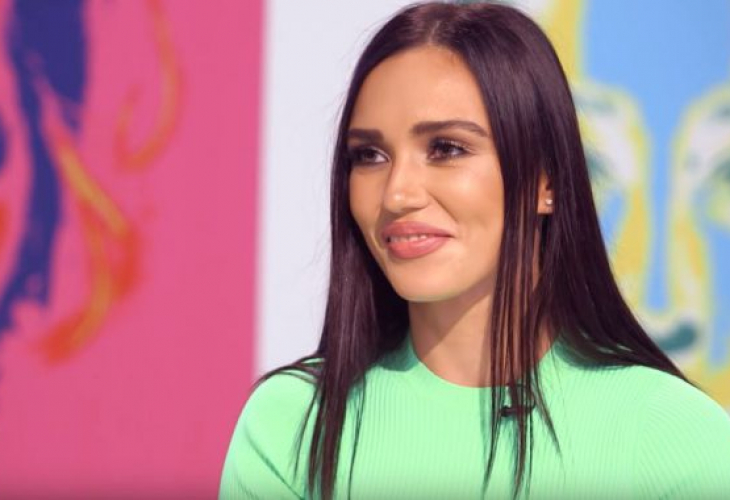 Руска певица нагорещи феновете с тази СНИМКА
