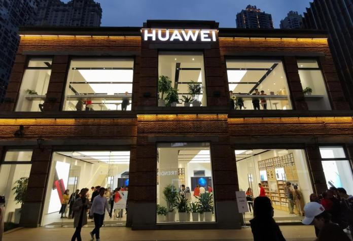 САЩ разреши на Huawei до 19 август да купува американски компоненти и да предлага обновявания