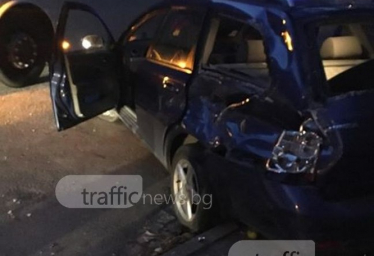 Автобус и кола се помляха в Бачково!