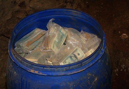 Беден селянин намери 600 000 000 долара от имането на Ескобар! СНИМКИ