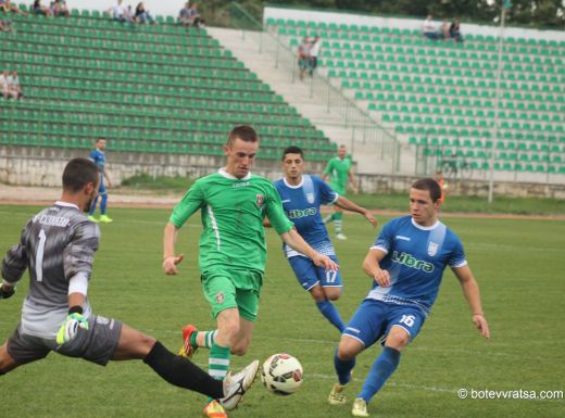 Етър привлече играл в 