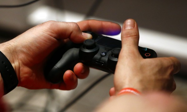 Атентаторите в Париж комуникирали с Playstation 4?