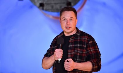 Щедрият Мъск подарява патентите на Tesla, за да спаси света
