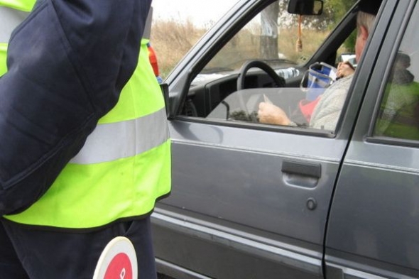 Арестуваха мъж, пробвал да подкупи полицаи с 20 евро