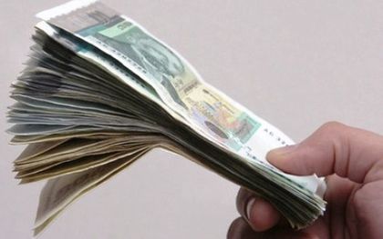 Вдигат минимална заплата на 610 лева