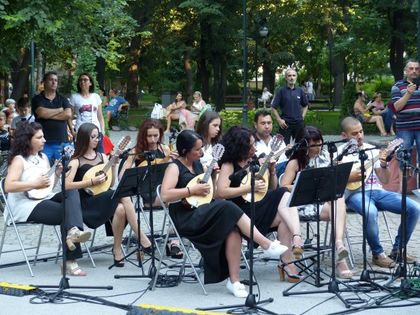 Китаро-мандолинният оркестър плени пловдивчани