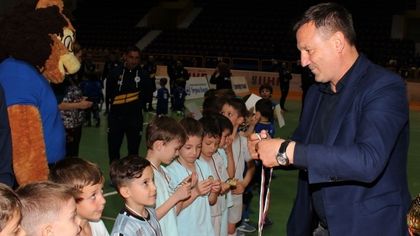 Гошо Гинчев връчи купи и медали на талантливи малчугани